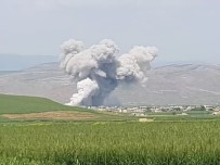 HAVAŞ - Rus Savaş Uçakları İdlib Civarını Bombaladı, 3 Kişi Öldü
