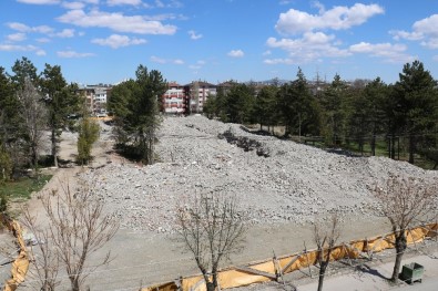Tescilli Bina Yıkıldı, Molozlar Ortada Kaldı