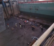 İSKELE ÇÖKTÜ - Tuzla'da Bir Tersanede İskelenin Halatı Koptu Açıklaması 5 İşçi Yaralandı