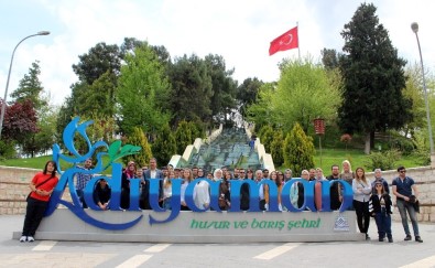 Genç Yazar Ve Öğrenciler Adıyaman'da Misafir Edildi