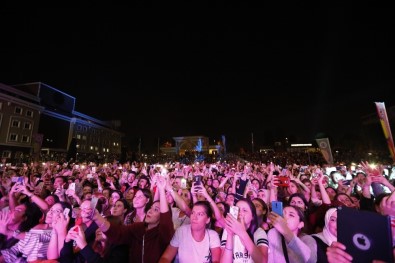 İAÜ 'Bahar Şenliği'nde Manga Rüzgarı Esti