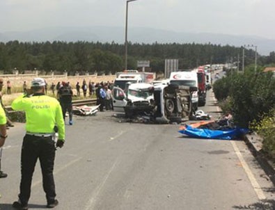 İzmir'de trafik kazası: 3'ü çocuk 7 ölü
