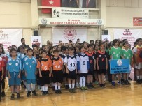 KAPANIŞ TÖRENİ - Kadıköy'de Geleneksel Çocuk Oyunları Liginde Ödüller Sahiplerini Buldu