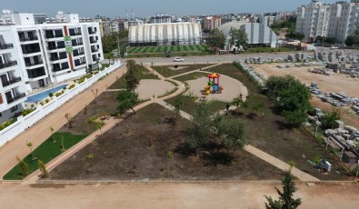 Kızıltoprak'ta Yeni Park Çalışması