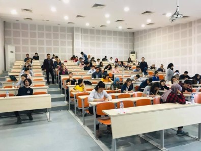 Öğrenciler Üniversite Sınavları İçin Prova Yaptılar