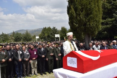 Şehit Akcalı Gözyaşları Arasında Defnedildi