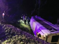 Turistleri Taşıyan Minibüs Kaza Yaptı Açıklaması 12 Yaralı