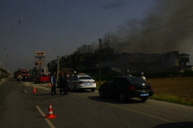 Yangın Çıkan Fabrikada Alevler 5 Saatin Sonunda Kontrol Altına Alındı