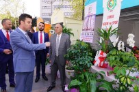 SOLUNUM CİHAZI - Belediye Başkanı Kendisine Hediye Edilen Çiçekleri Satılması İçin Bağışladı