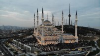 BÜYÜK ÇAMLıCA - Büyük Çamlıca Camii'nde tarihi kalabalık