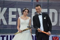 AVRUPA ŞAMPİYONU - Hokeyci Gelin Ve Damat Düğün Öncesinde Hokey Sahasında
