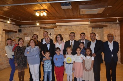 Kuşadası'nda Taş Boyama Sergisi Açıldı