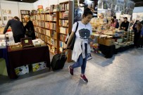 KOCAELİ KİTAP FUARI - Okul Harçlığından Biriktirdiği Paralarla Bir Bavul Dolusu Kitap Aldı