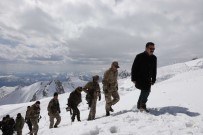 İDRIS AKBıYıK - Vali Akbıyık, 4 Askerin Şehit Düştüğü Üs Bölgesinde