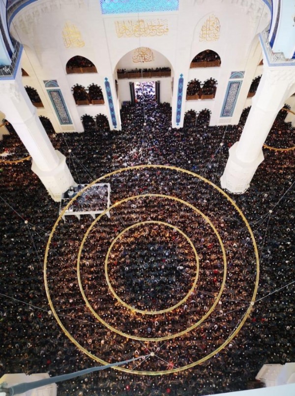 Büyük Çamlıca Camii'nde tarihi kalabalık