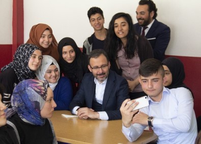 Bakan Kasapoğlu'ndan Yıldırım Beyazıt Anadolu İmam Hatip Lisesi'ne Ziyaret