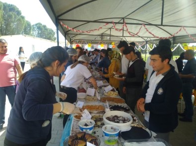 İhtiyaç Sahibi Arkadaşları İçin Kermes Düzenlediler