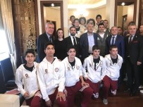 Karalar'dan Basketbolculara Destek