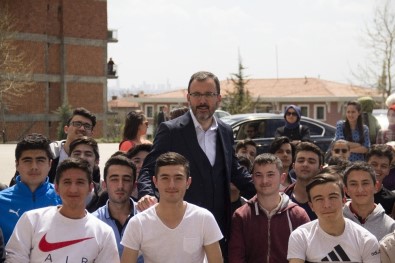 Mahir İz Anadolu İmam Hatip Lisesi'ne Bakan Kasapoğlu'ndan Ziyaret