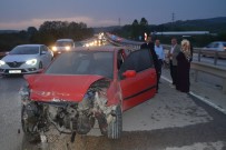 Otomobil Bariyerlere Daldı Açıklaması 2 Yaralı