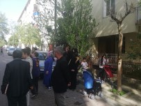 (Özel) Avcılar'da Giriş Katta Duvarı Çöken Bina, Boşaltıldı