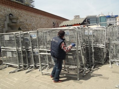 Taksim Meydanı'na Bariyerler Getirildi