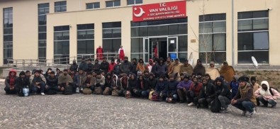Başkale'de 72 Kaçak Göçmen Yakalandı