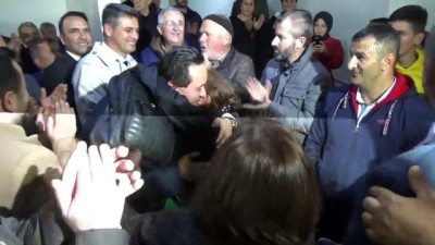 Belediye Başkanlığını Devralıp Makam Kapısını Söktü