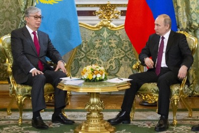 Kazakistan'ın Yeni Cumhurbaşkanı Tokayev, Putin'le Görüştü