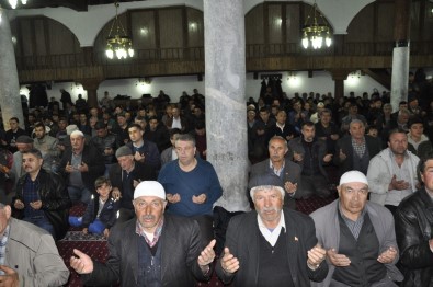 Miraç Kandilinde Şuhut'ta Camiler Doldu Taştı