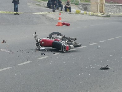 Niğde'de Otomobil İle Motosiklet Çarpıştı Açıklaması 1 Ölü, 2 Yaralı