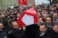 BIÇAKLI SALDIRI - Öğrencisi Tarafından Öldürülen Müdür Yardımcısı İçin On Binlerce Kişi Yürüdü