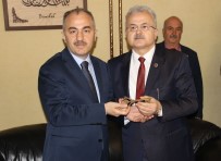 TÜRK BAYRAĞI - Rize'de Bayrak Değişimi