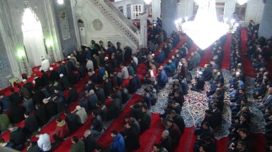 Şanlıurfa'da Miraç Kandili Programına Binlerce Kişi Katıldı