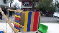 ŞARKICI - Yıkılan Çocuk Parkını Belediye Yeniledi