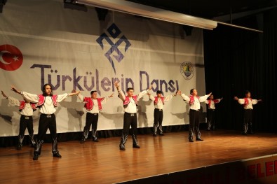 Erdemli'de Türkülerin Dansı Topluğu Gösterisine Yoğun İlgi