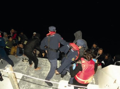 Kuşadası Körfezi'nde 19'U Çocuk 50 Kaçak Göçmen Yakalandı