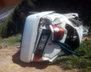 Malatya'da Otomobil Şarampole Uçtu Açıklaması 1 Ölü, 1 Yaralı