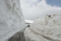 KRATER GÖLÜ - Nemrut Dağı'nda Kar Kalınlığı 10 Metre