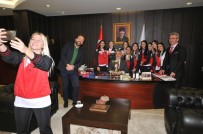 ŞAMPİYONLUK KUPASI - Rektör, OMÜ'nün Gururu Hentbolcuları Ağırladı