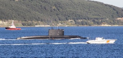 Rus Denizaltısı Çanakkale Boğazı'ndan Geçti
