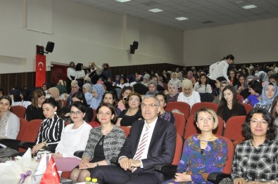 Selçuk Üniversitesinde 'Ebeler Günü' Kutlandı