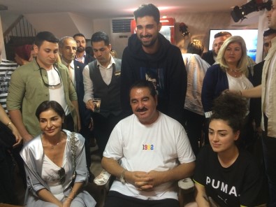 'Sizi İzmir'e Bağlayan Nedir?' Sorusuna Tatlıses'ten Net Yanıt Açıklaması 'Aşk'