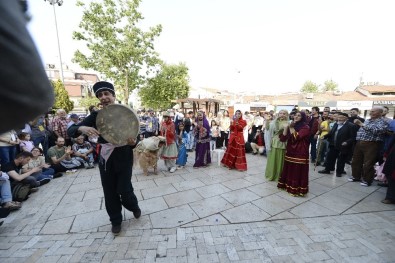 Uluslararası Amatör Tiyatro Festivali Tüm Hızıyla Sürüyor