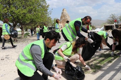 Üniversite Öğrencileri Kapadokya'da Çevre Temizliği Yaptı