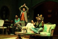 DIYARBAKıR DEVLET TIYATROSU - 'Entrikalı Dolap Komedyası' Adlı Tiyatro Oyunu Sahnelendi