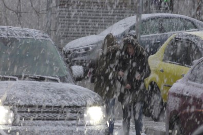 Ardahan'a Lapa Lapa Kar Yağıyor