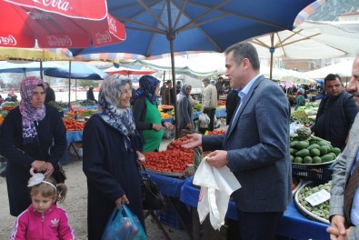Eğirdir Kaymakamı Akdaş'dan Pazardaki Vatandaşa Bez Çanta