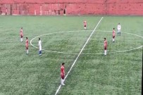 FUTBOL HAKEMİ - İstiklal Marşı'nı Duyan Hakem Maçı Durdurdu