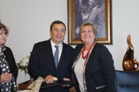 Konak'ta Pekdaş Görevini Batur'a Devretti